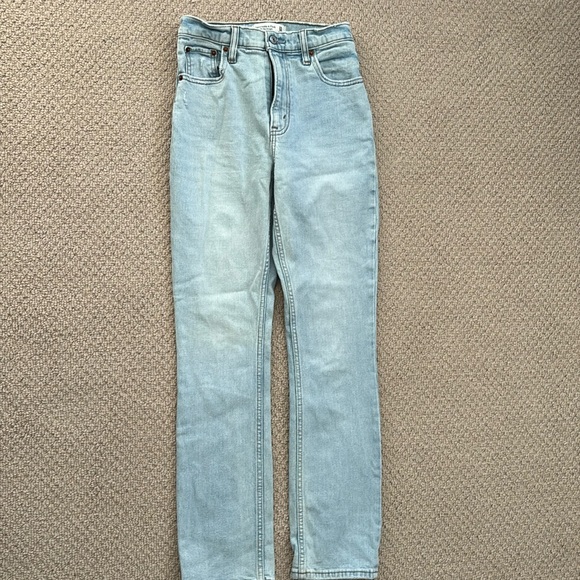 Abercrombie ‘90s Slim Straight Ultra High Rise Lightwash Jeans  24/00 - Picture 2 of 4
